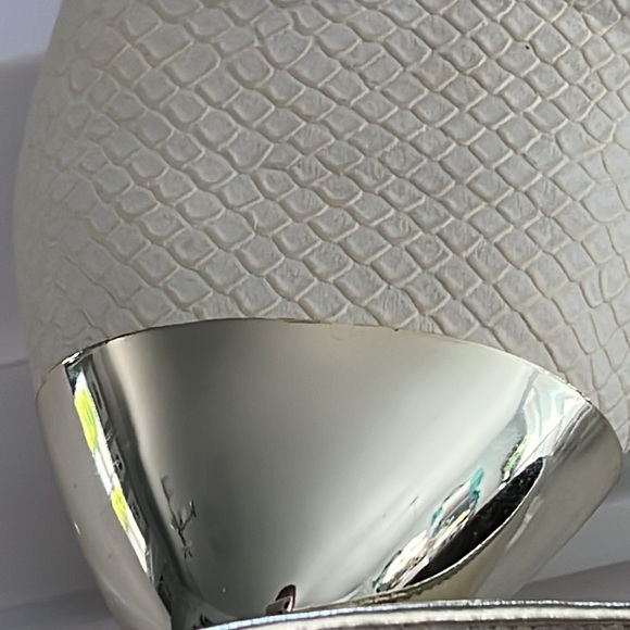 Cream snakeskin flats metal toe - Picture 2 of 8